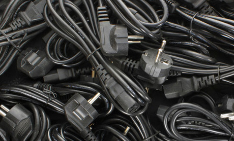 新能源车充电国标将发布:电桩标准化 插口统一